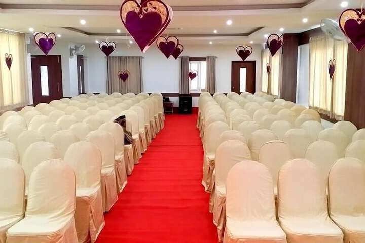 Ballroom/Hall 39 of 48