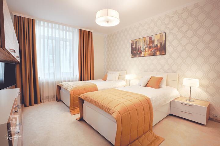 Room 32 of 61