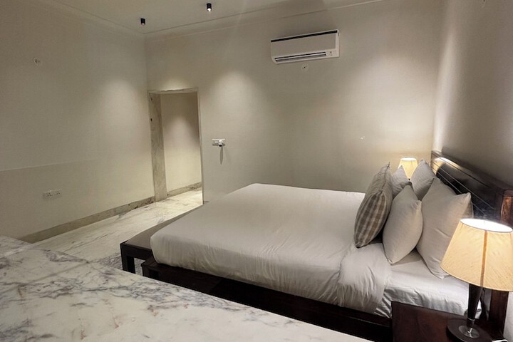 Room 13 of 113
