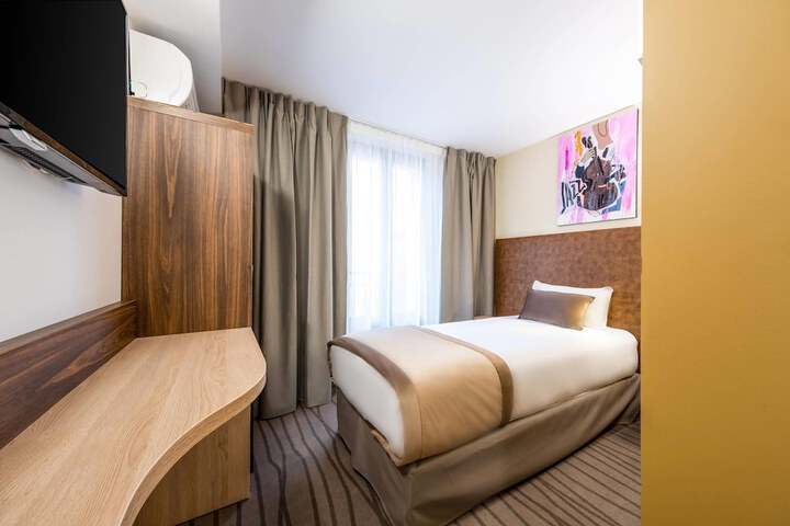 Room 12 of 48