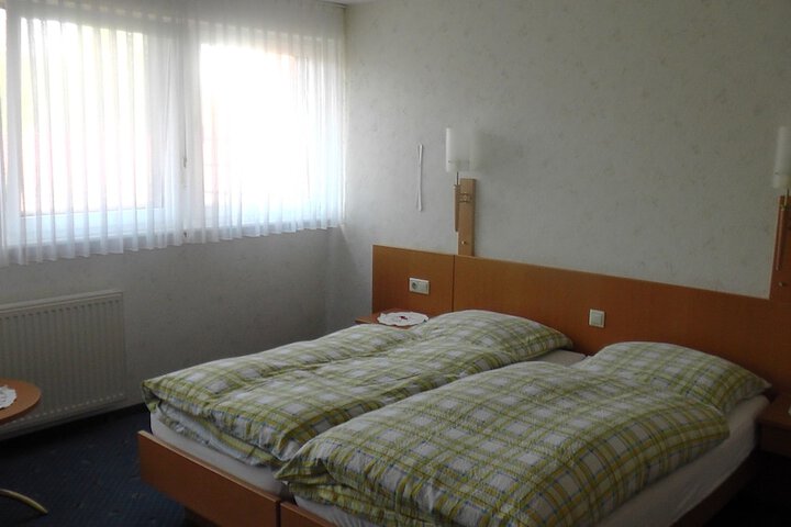 Room 12 of 92