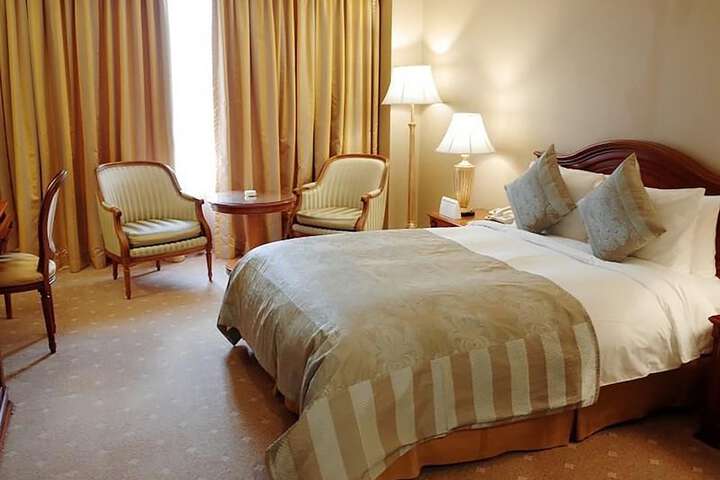 Room 4 of 38