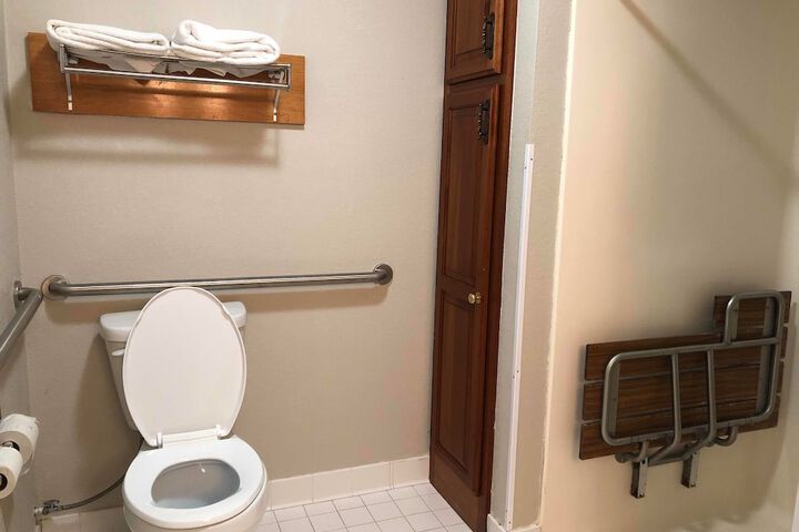 Room 33 of 78