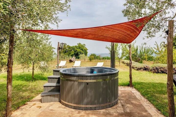 Hot Tub 12 of 41