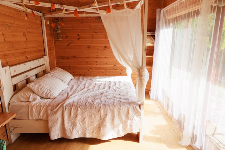 Room 9 of 32
