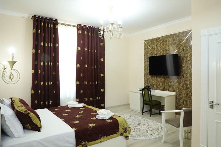 Room 8 of 50