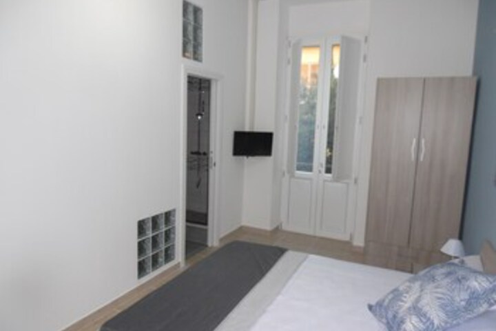 Room 10 of 13