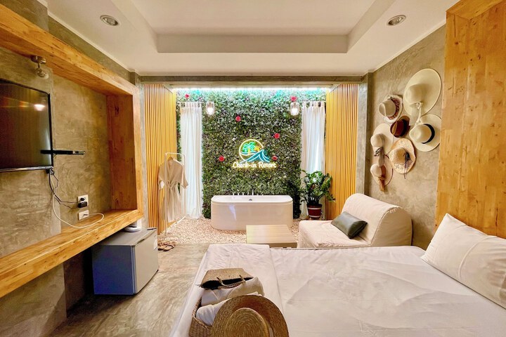 Room 10 of 38