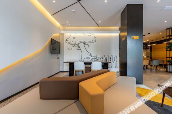 Hotel Interior 7 of 27