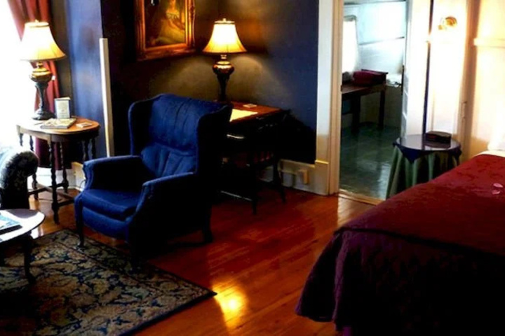 Room 8 of 11