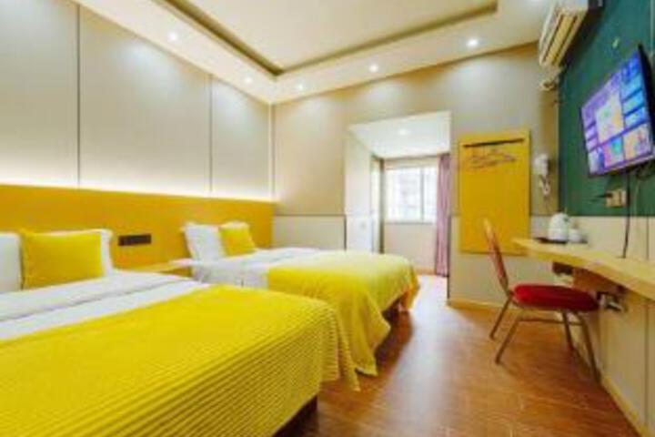 Room 4 of 6