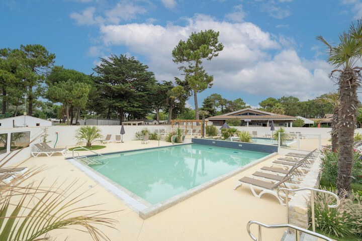 Pool Hotel