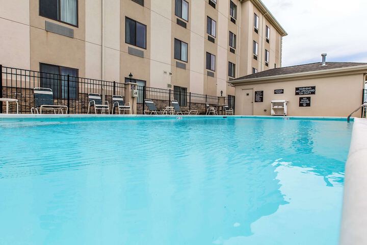 Pool 24 of 33