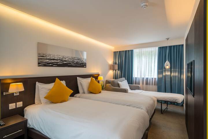 Room 9 of 33