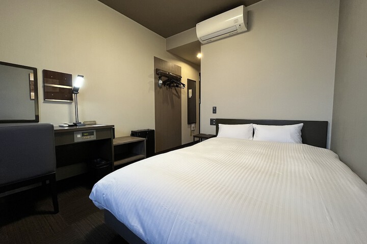 Room 7 of 19