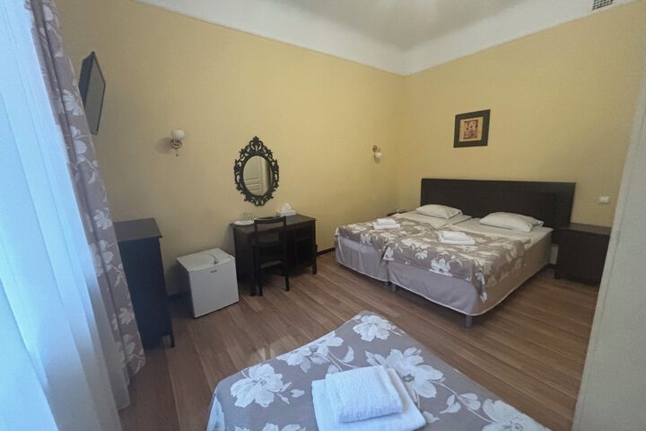 Room 176 of 272