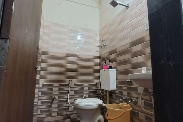 Room 10 of 12