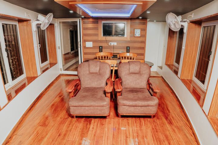 Room 4 of 6