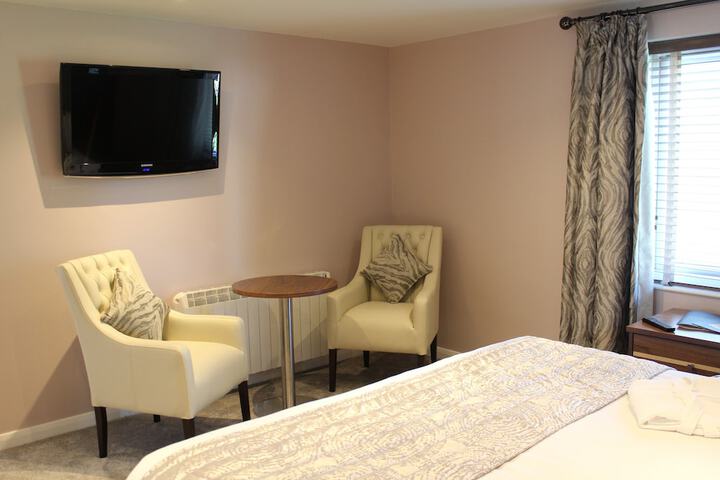 Room 11 of 104