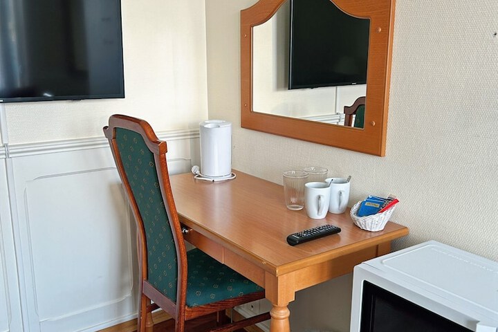 Room 16 of 46