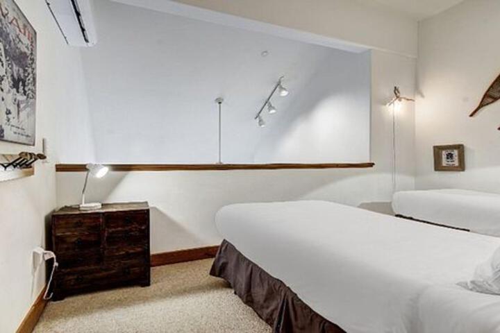 Room 125 of 147