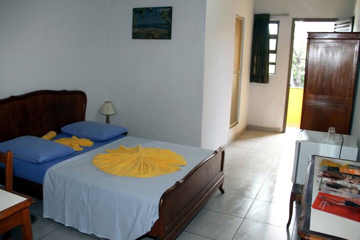 Room 3 of 43
