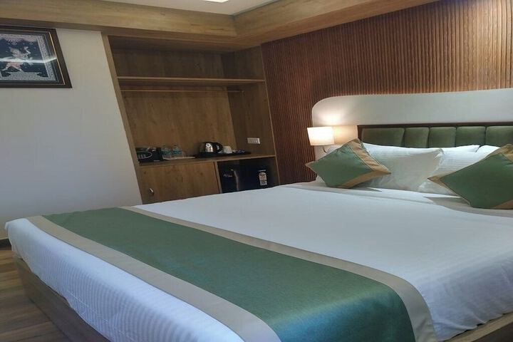 Room 7 of 28