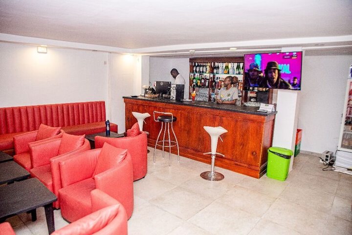 Lounge 50 of 52