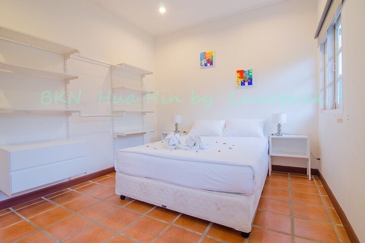Room 10 of 76