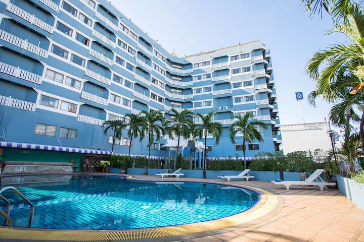 Hotel with Pool