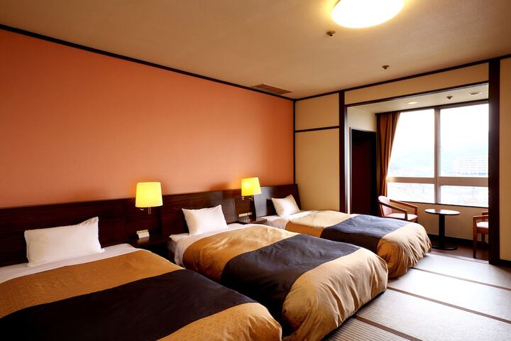 Room 3 of 27