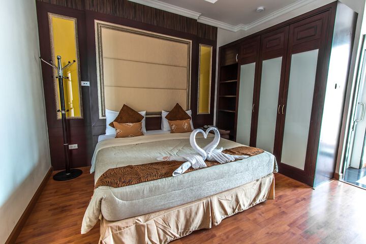 Room 9 of 30