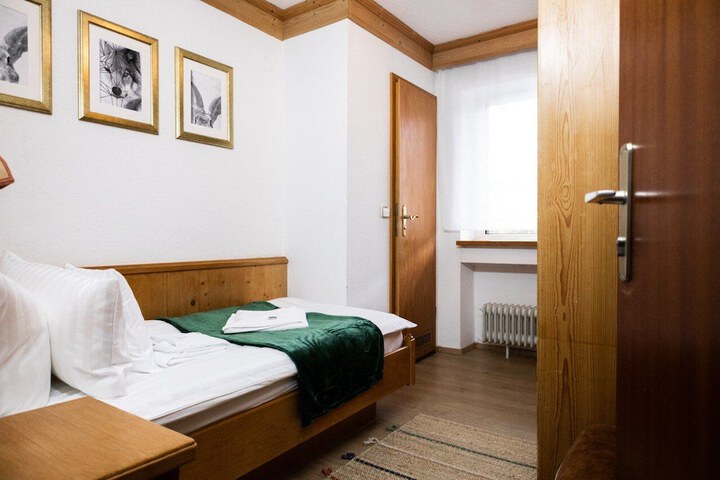 Room 54 of 76
