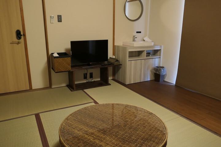 Room 5 of 60