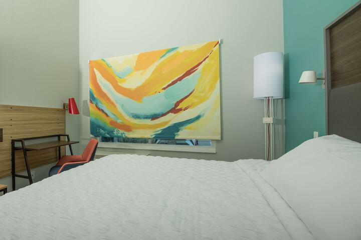 1 King Bed (2 of 11)