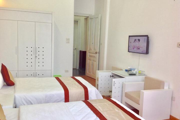 Room 12 of 24