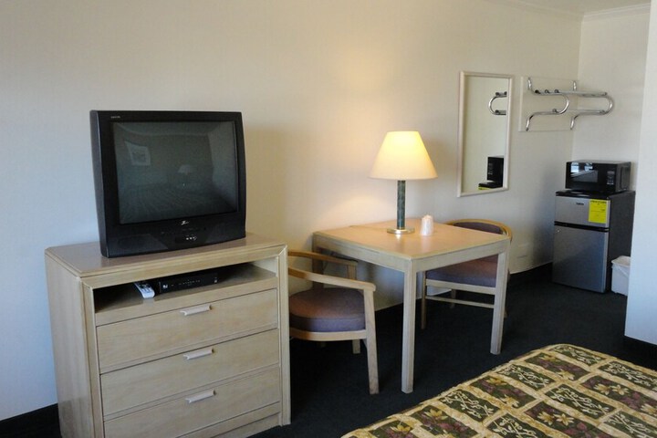 Room 9 of 26