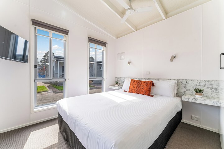 Room 4 of 94