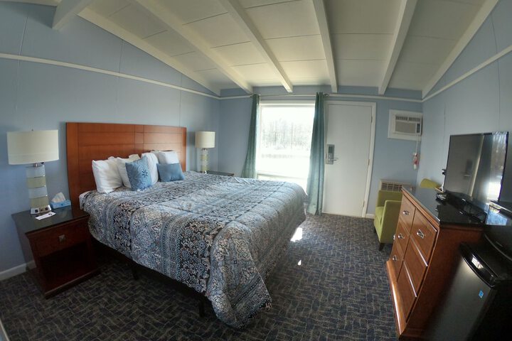 1 King Bed (5 of 6)