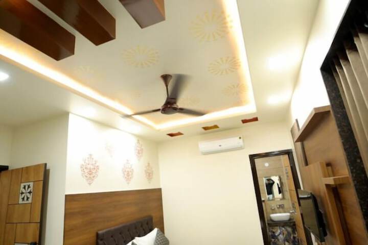 Room 12 of 19