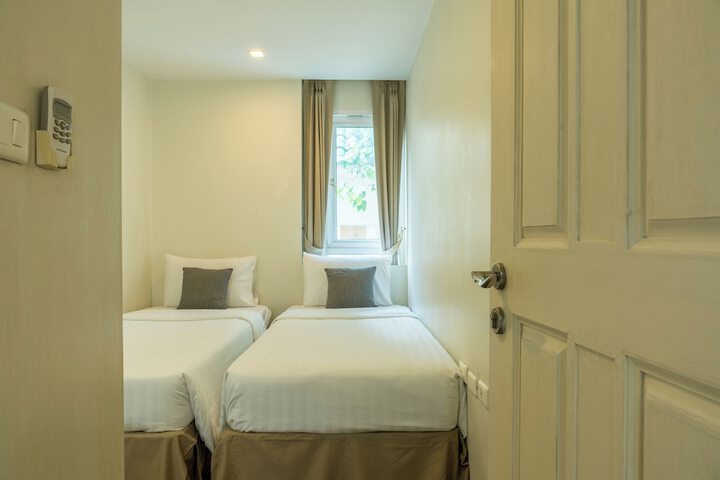 Room 25 of 142