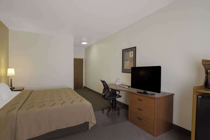 1 King Bed (3 of 13)