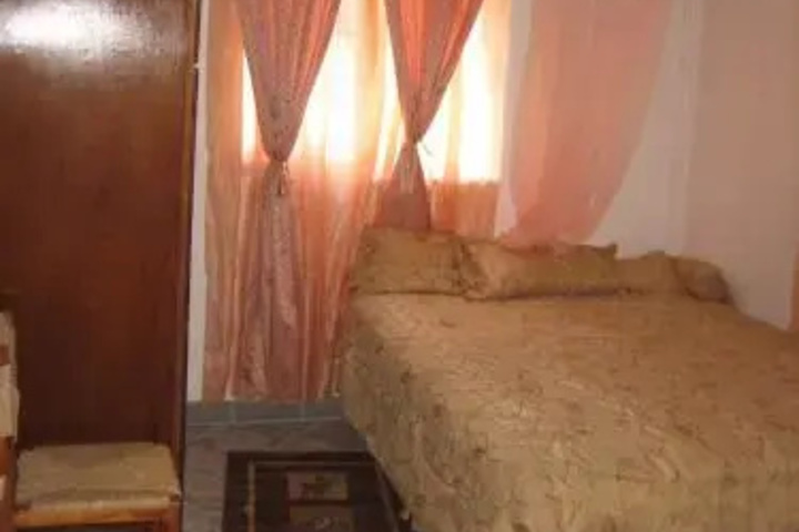 Room 4 of 11