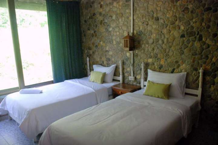 Room 6 of 104