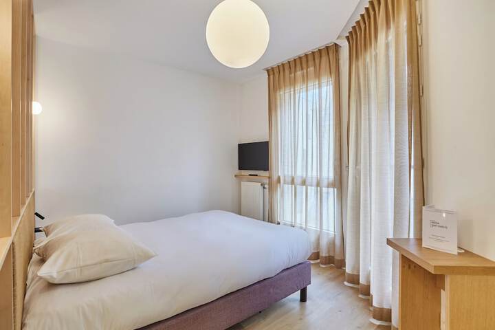 Room 22 of 48