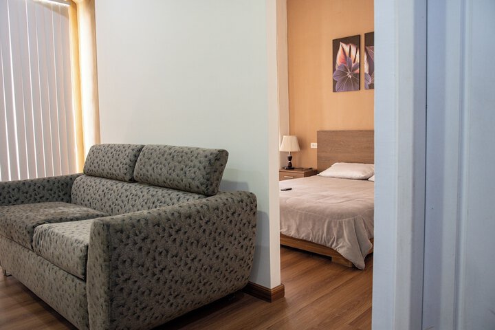 Room 9 of 14