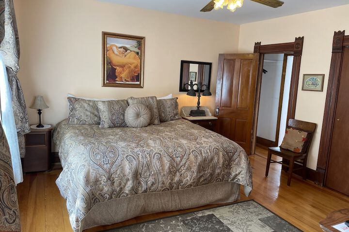 Room 9 of 124