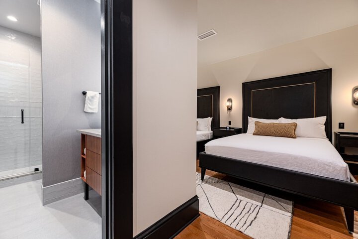 Room 30 of 341