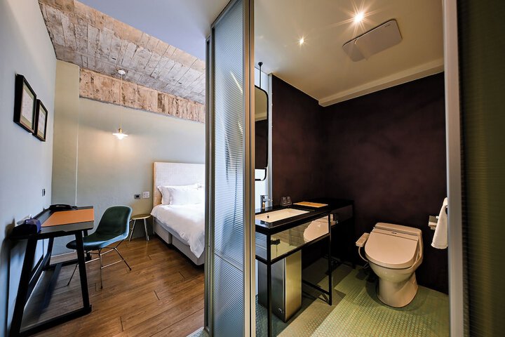Room 90 of 141