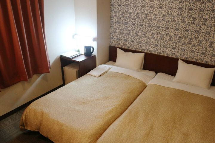 Room 9 of 25